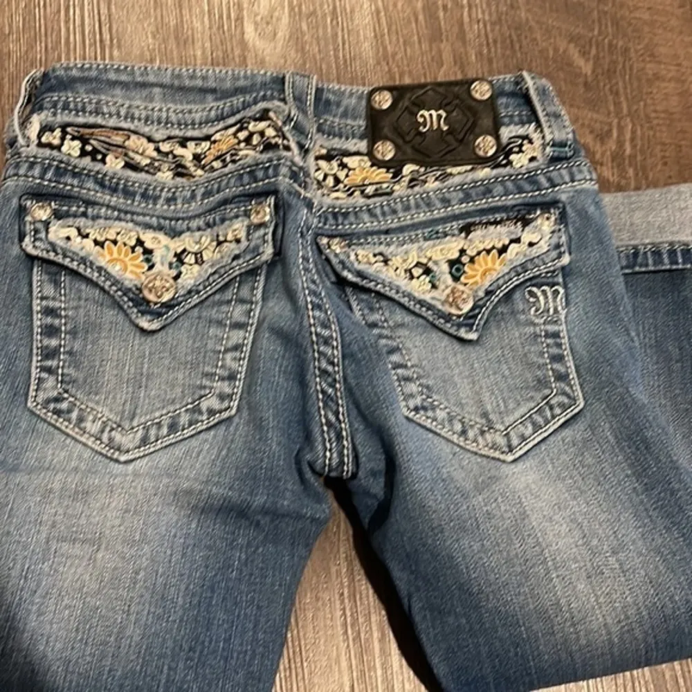 Y2K Miss Me signature Cuffed Capri - Image 5