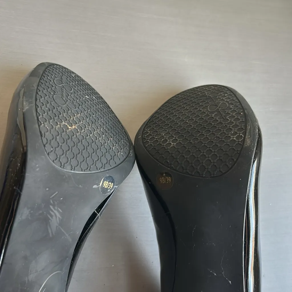 Women’s Jessica Simpson patent leather pumps - Image 4