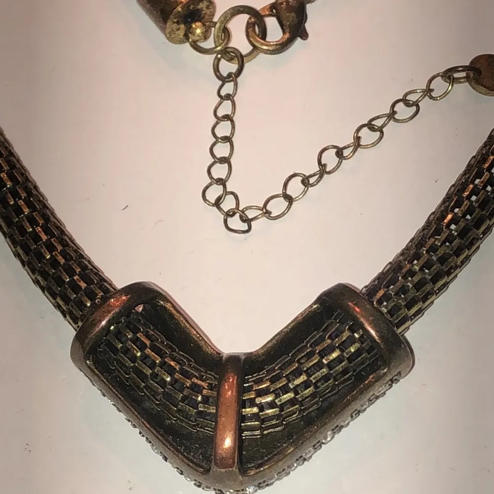 Brass Tone CZ Rhinestones V Pendant Hollow Snake Chain Necklace - Image 9