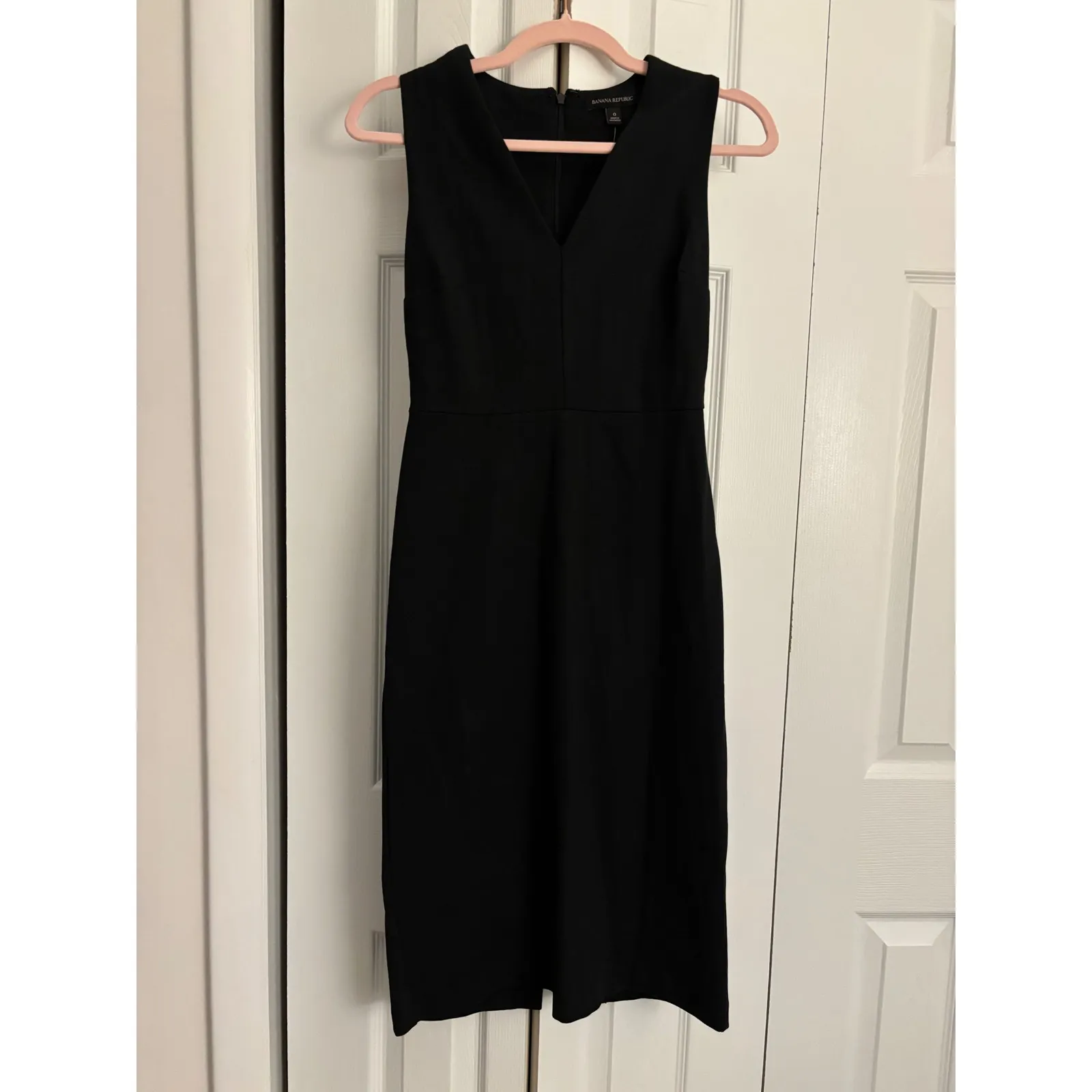 Banana Republic V-Neck Sheath Dress – Size 0 – NWT – Classic Black – MSRP $119 - Image 2