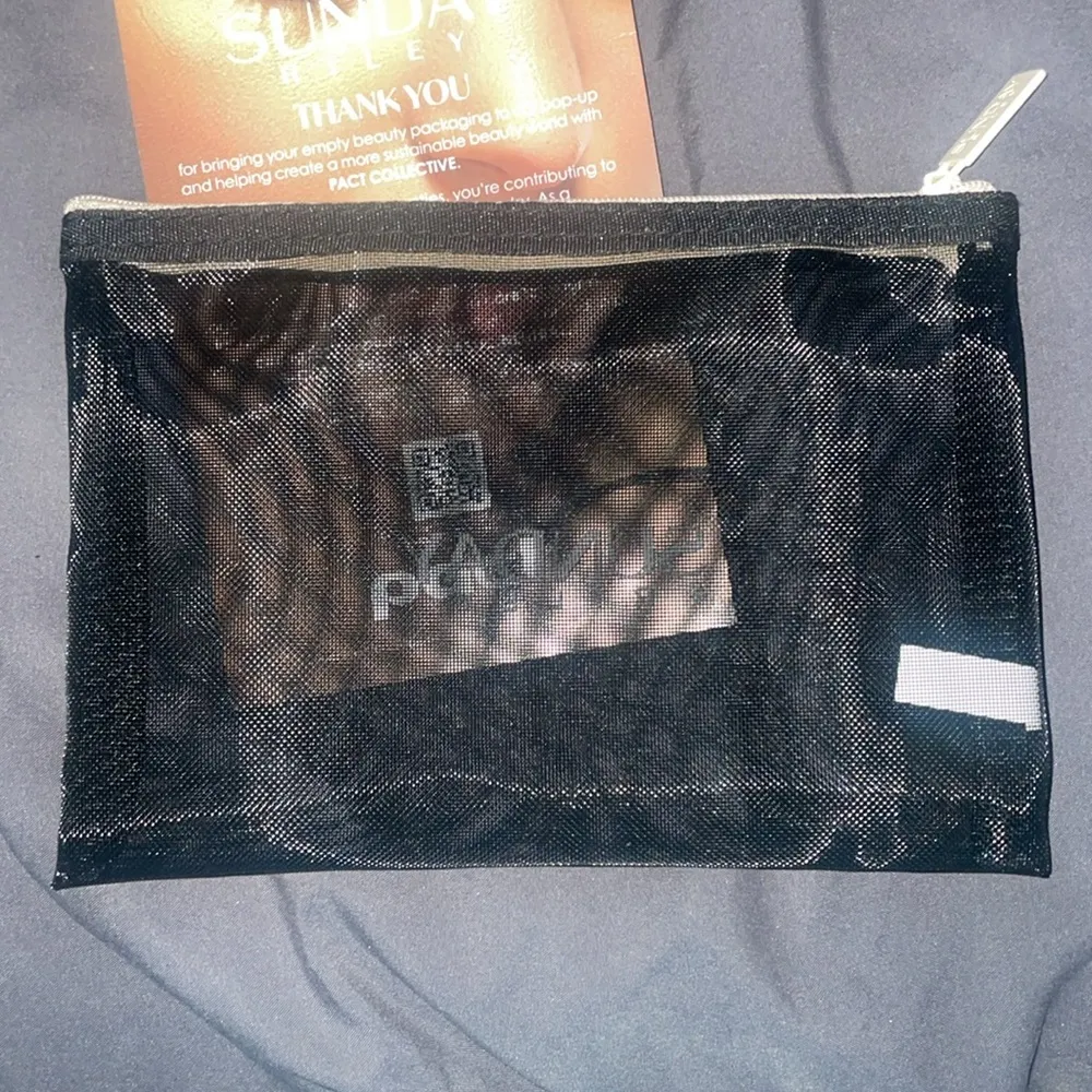 Sunday Riley makeup bag Black - Image 2