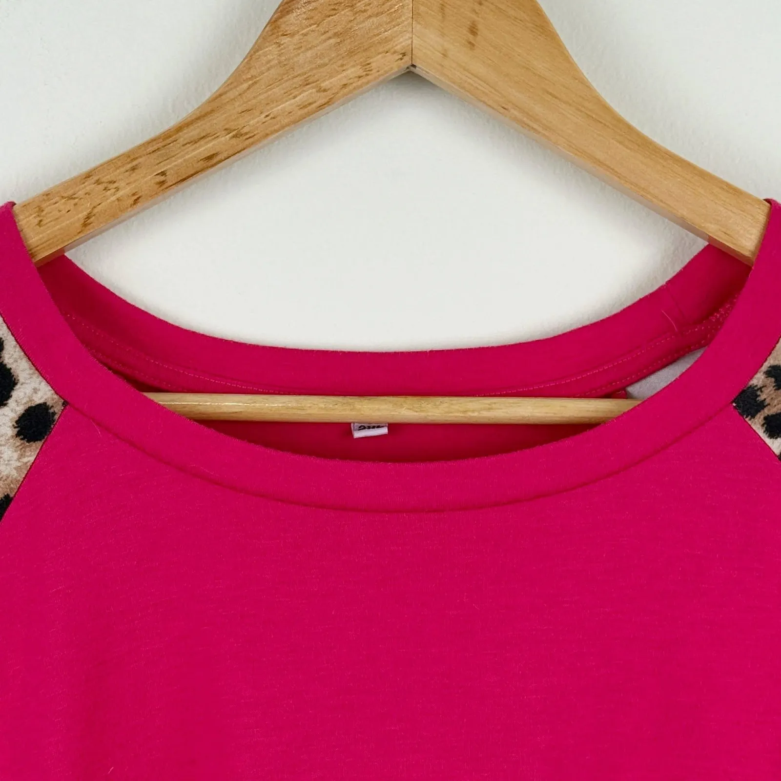 Hot Pink Leopard Print Sequin Pocket Raglan Top Women's 2XL Size XXL - Image 5