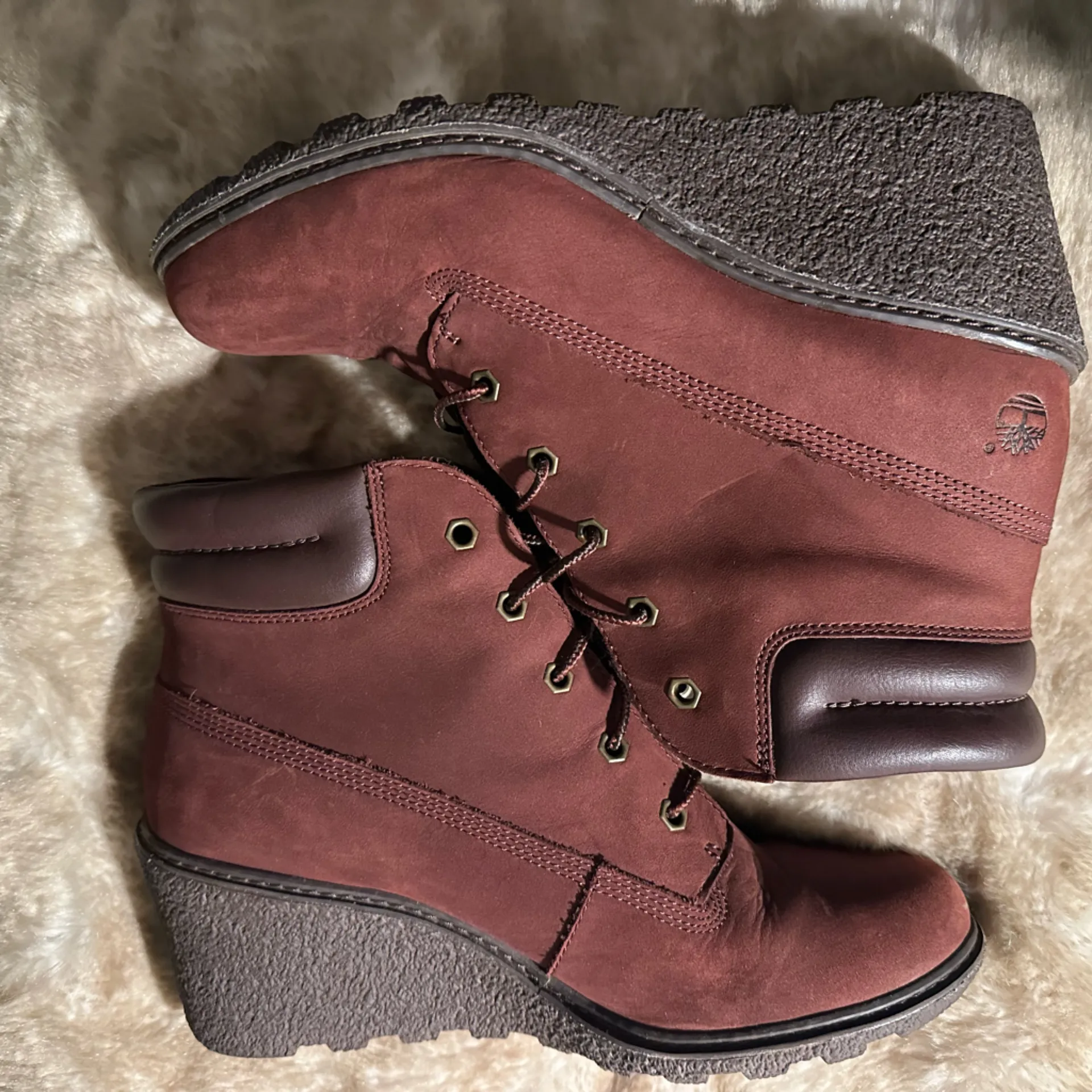 Timberland 6” Amston Wedge Ankle Boots- Dark Port Burgundy Nubuck/Black Q39 - Image 6