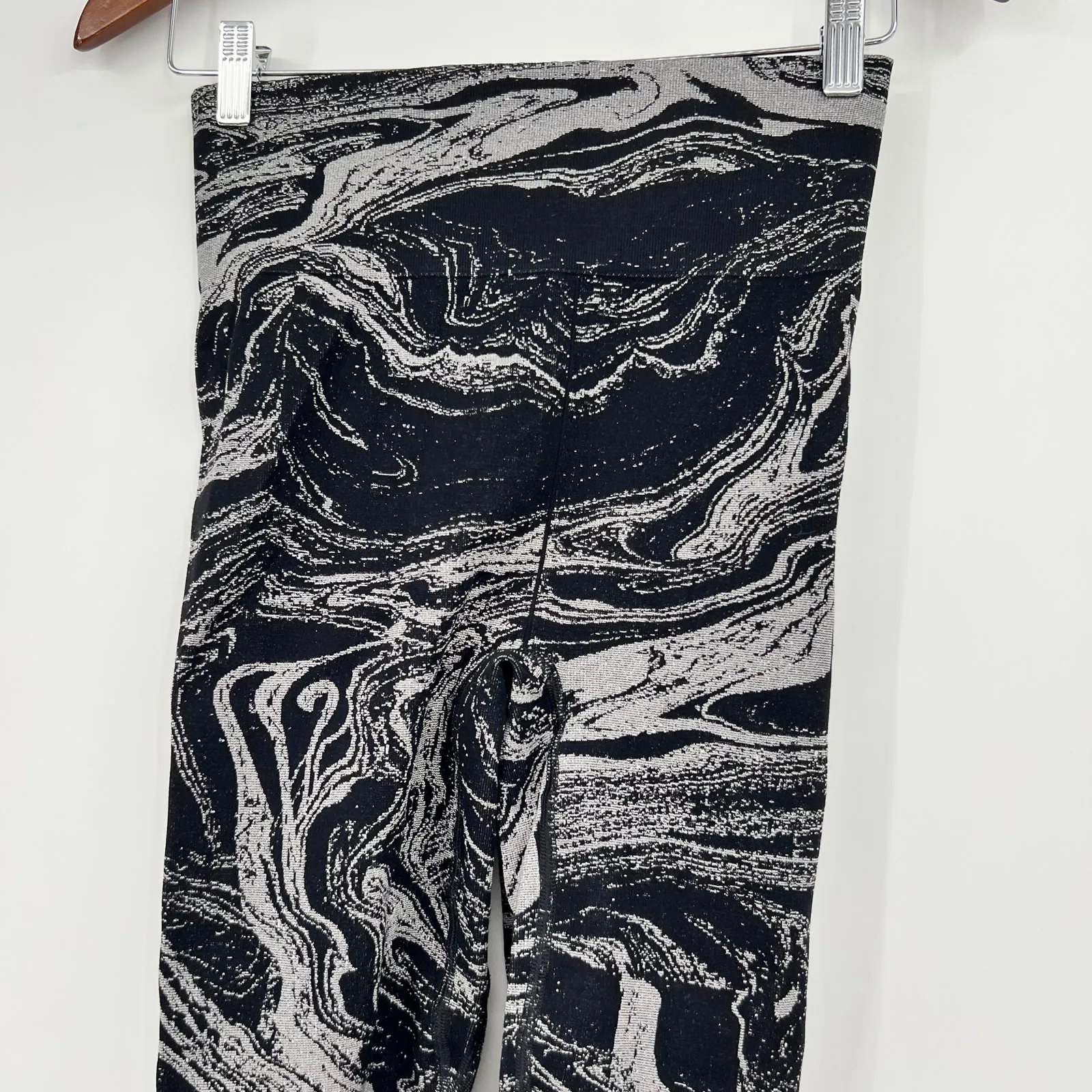 Athleta BUNDLE lot Aurora Shine tight Black & Cabernet Marble Seamless sz small - Image 8