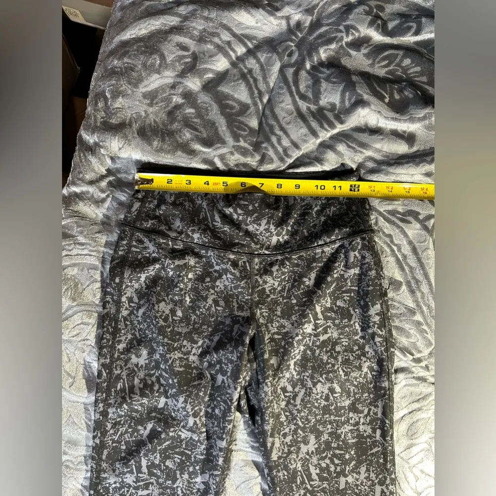 ATHLETA Gray & Back Gym Bottoms Small - Image 7