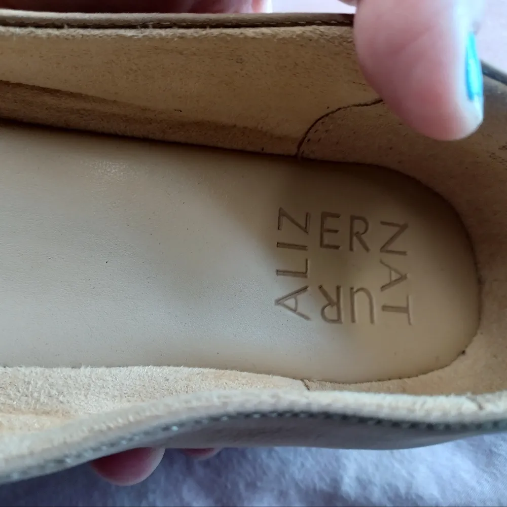 Naturalizer  Tan Leather Loafers Size 9 Wide - Image 4