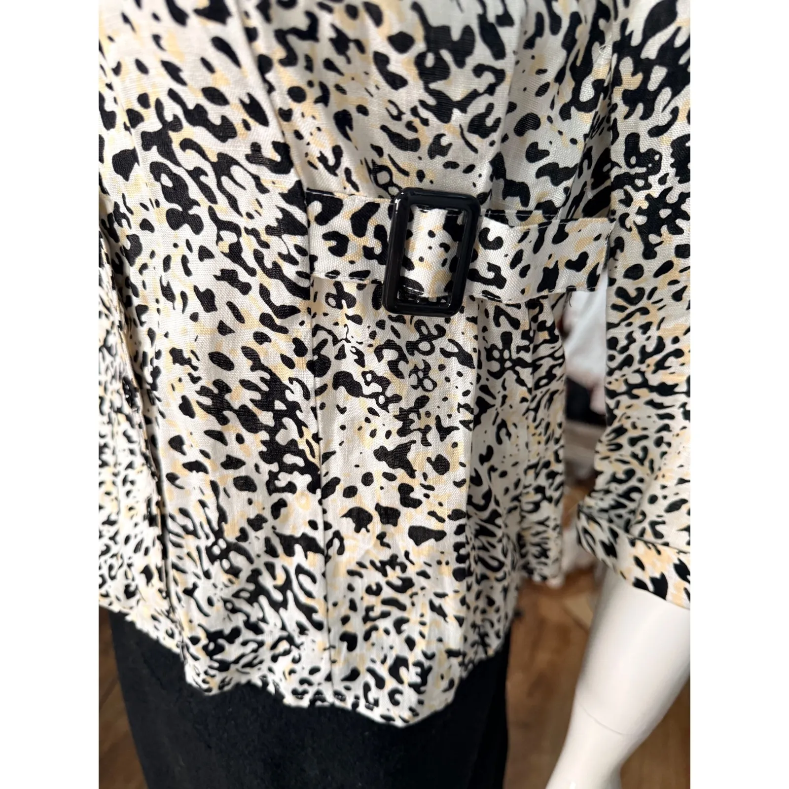CAROLE LITTLE Button Up Shirt Women's 100% Linen white Leopard Print Top Size M Size M - Image 5