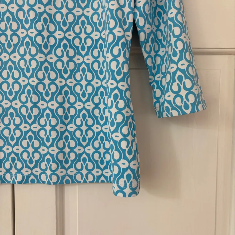 J. McLaughlin Catalina Cloth Shirt Signature Tee Blue Patterned Top Size Small - Image 5