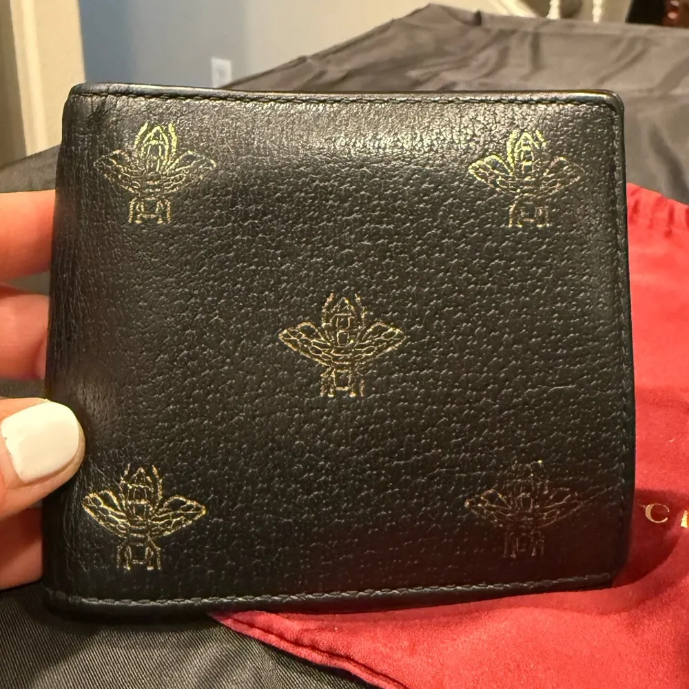 GUCCI Animalier Bee Star Bifold Compact Wallet Black - Image 2