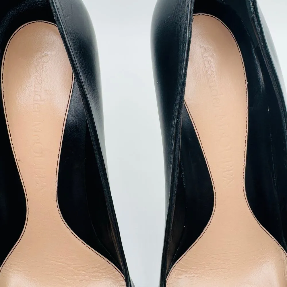 Alexander McQueen Black & Gold Studded Pointed Toe stiletto Pumps IT 39 - Image 4