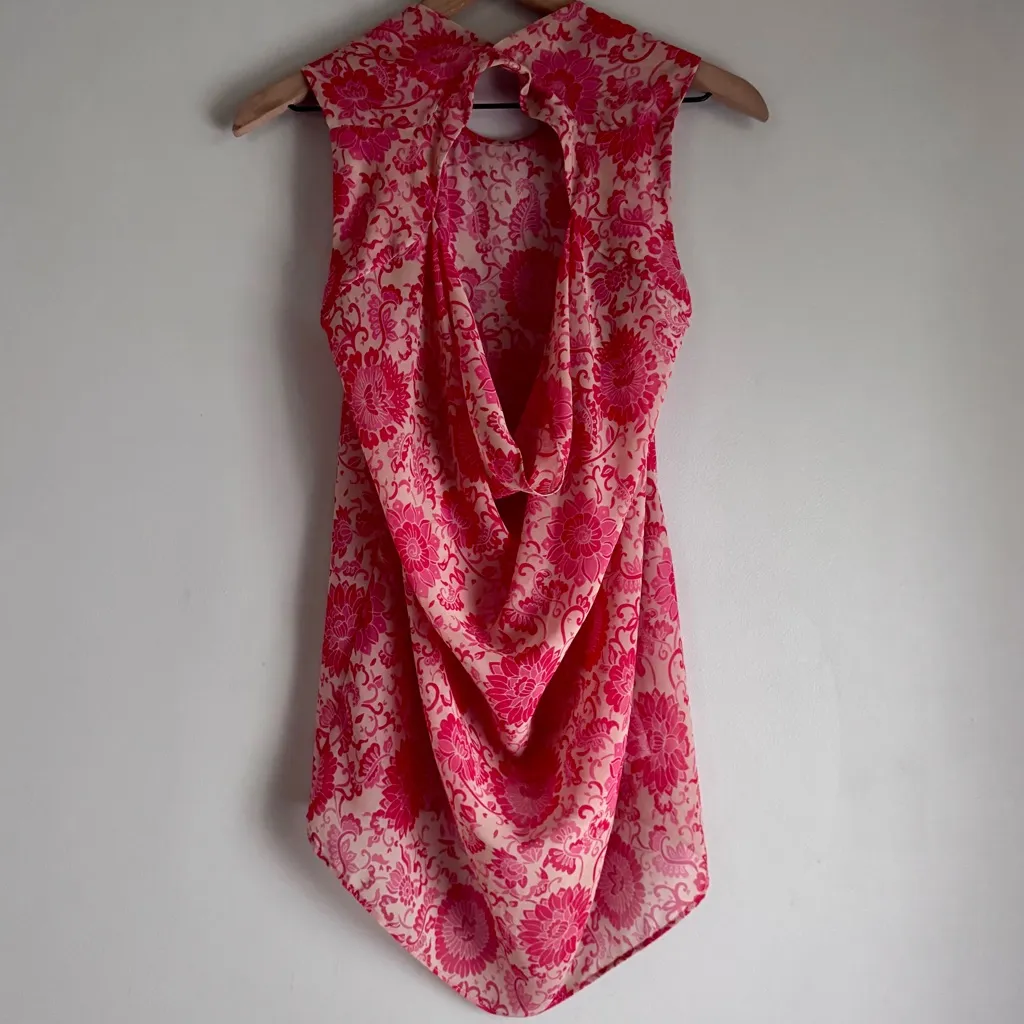 CAbi Vita Floral Sheer Lightweight Flowy Sleeveless Top Blouse #5037 Size Medium Red - Image 4