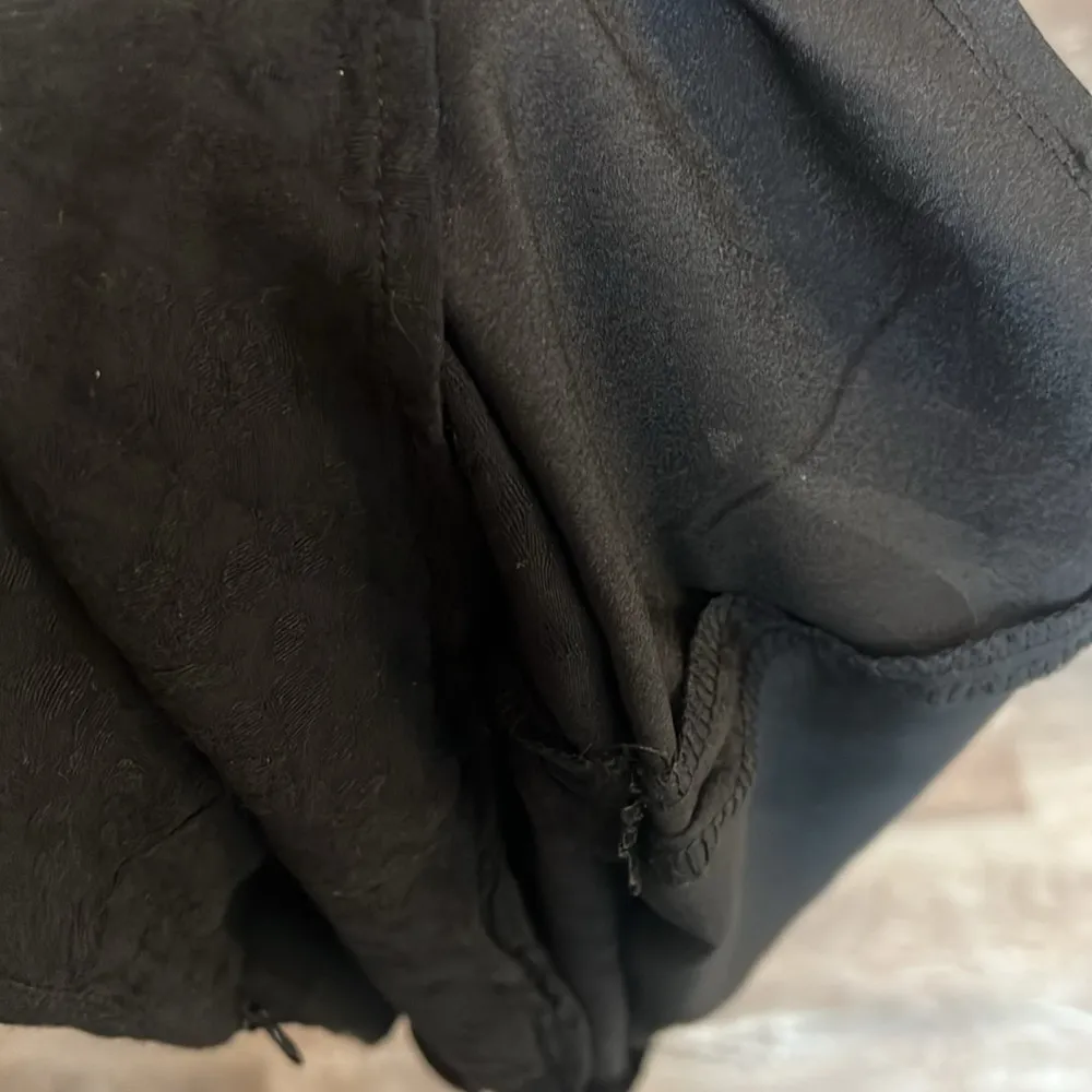 Forever 21 Black Mini Skirt with Pattern - Image 7