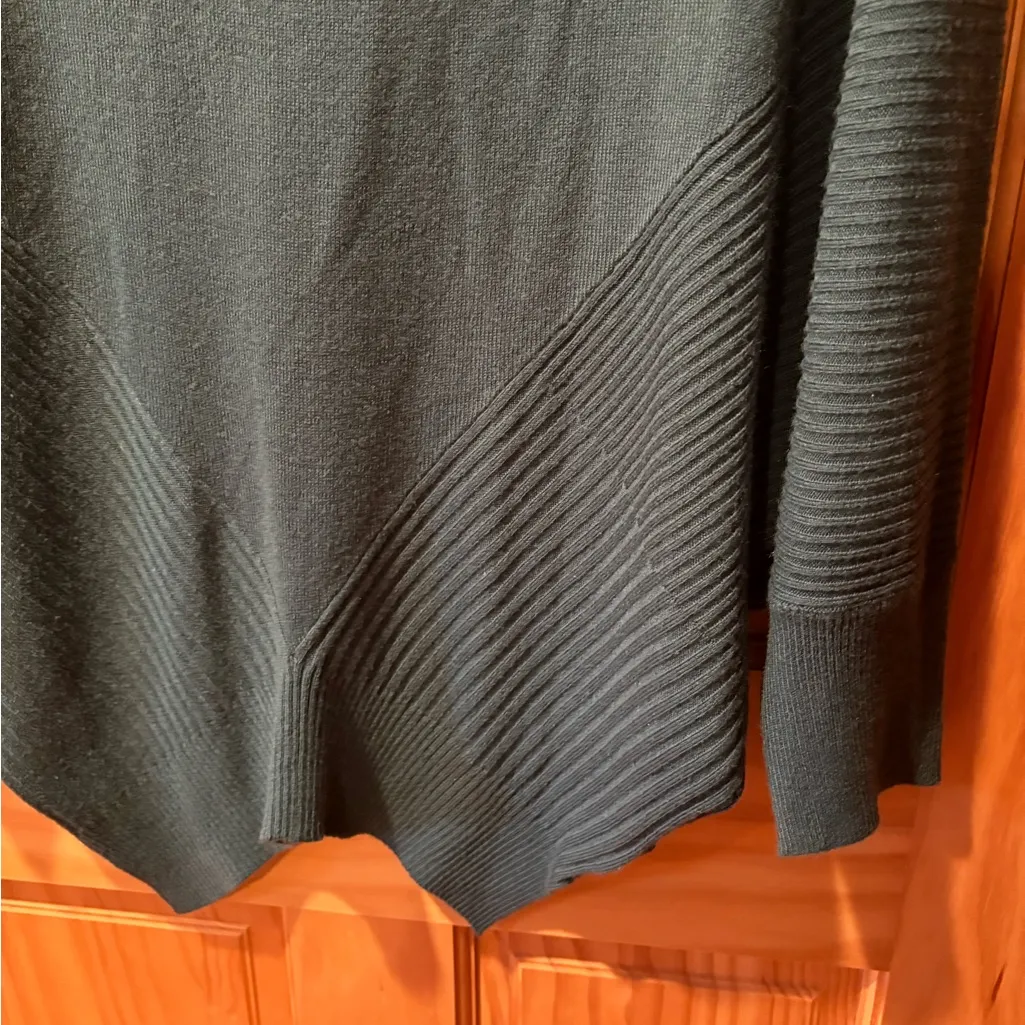 Metaphor brand sweater with an asymmetrical pointed hemline size M women’s - Image 3