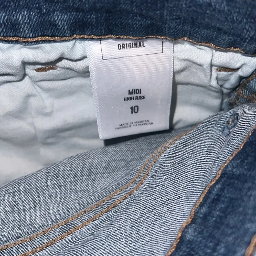 Express Embroidered Denim Shorts size 10 - Image 8