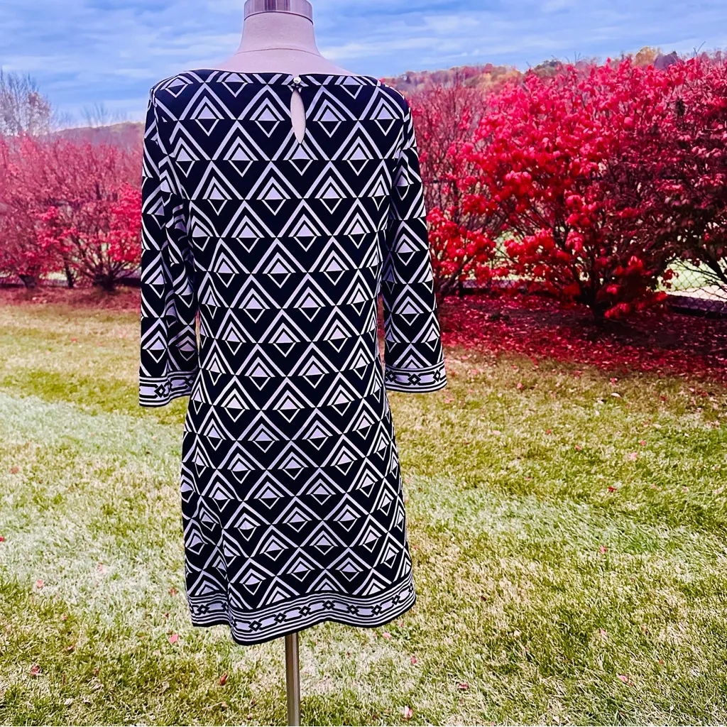 White House Black Market Black and White Geometric Print Sheath Dress Size M - Image 9