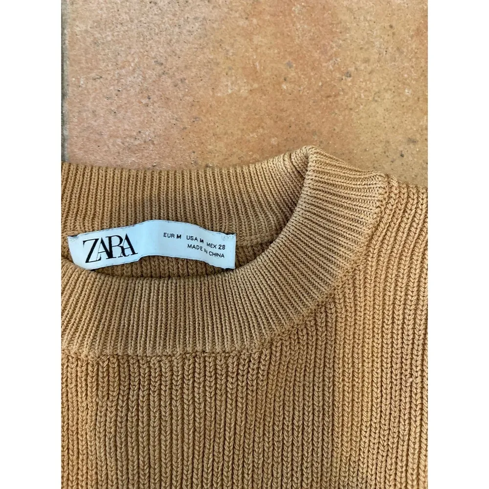 Zara poof shoulder sweater tan Medium - Image 3