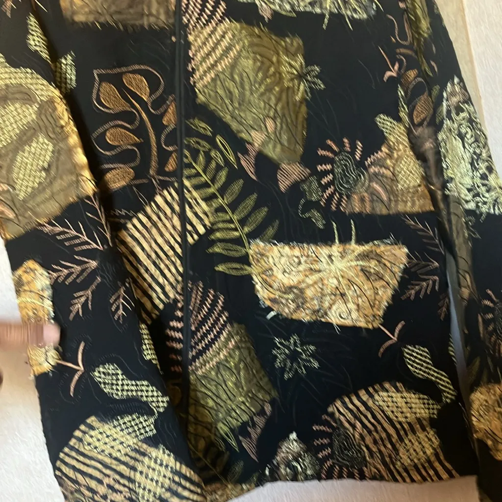 FINAL MARKDOWN Chico’s Black and Gold Patterned zip front Jacket 3 xl - Image 2