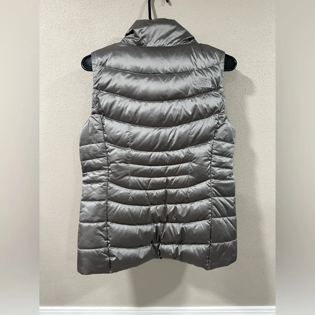 The North Face  550 Vest Silver - Image 6