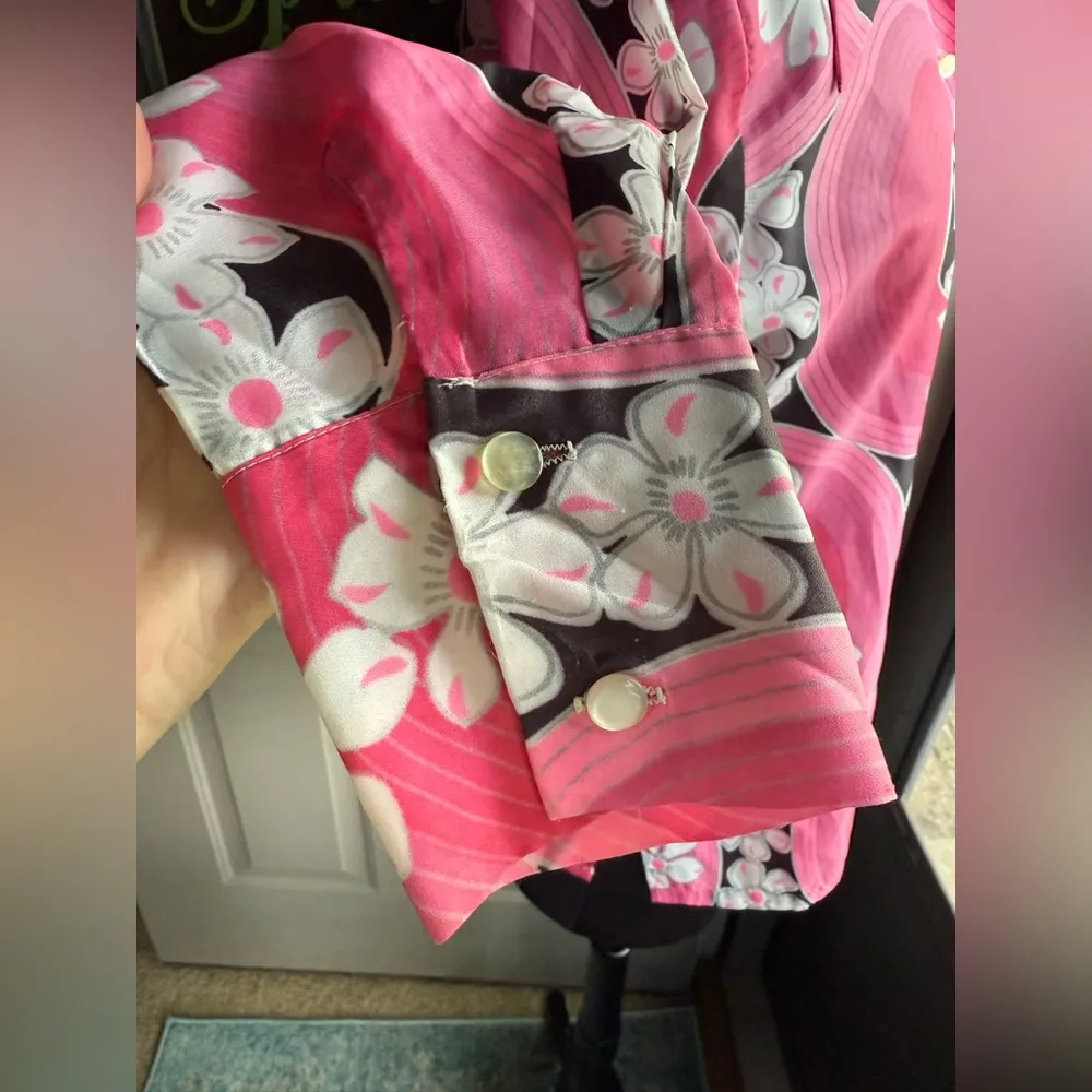 Vintage 70s handmade pink flower power button down collar blouse, size medium - Image 6