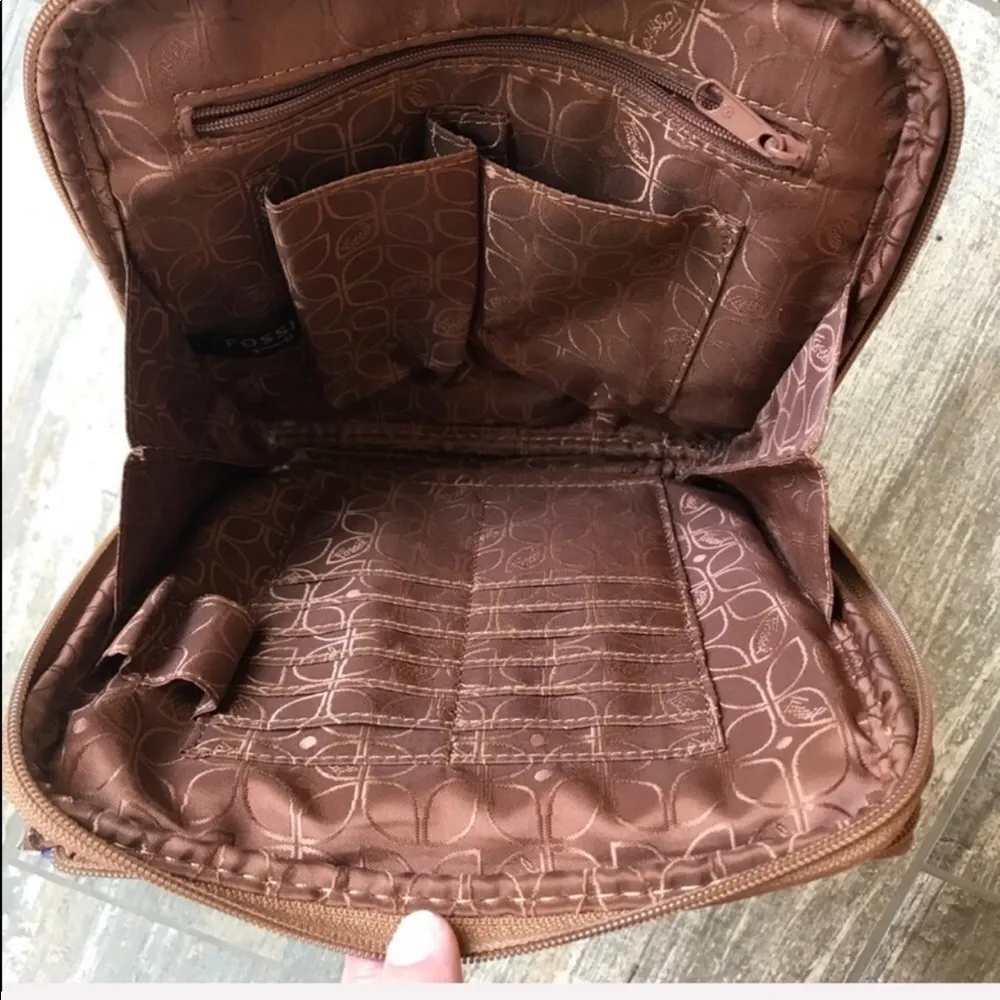 FOSSIL adjustable multi pocket iPad crossbody purse bag - Image 5