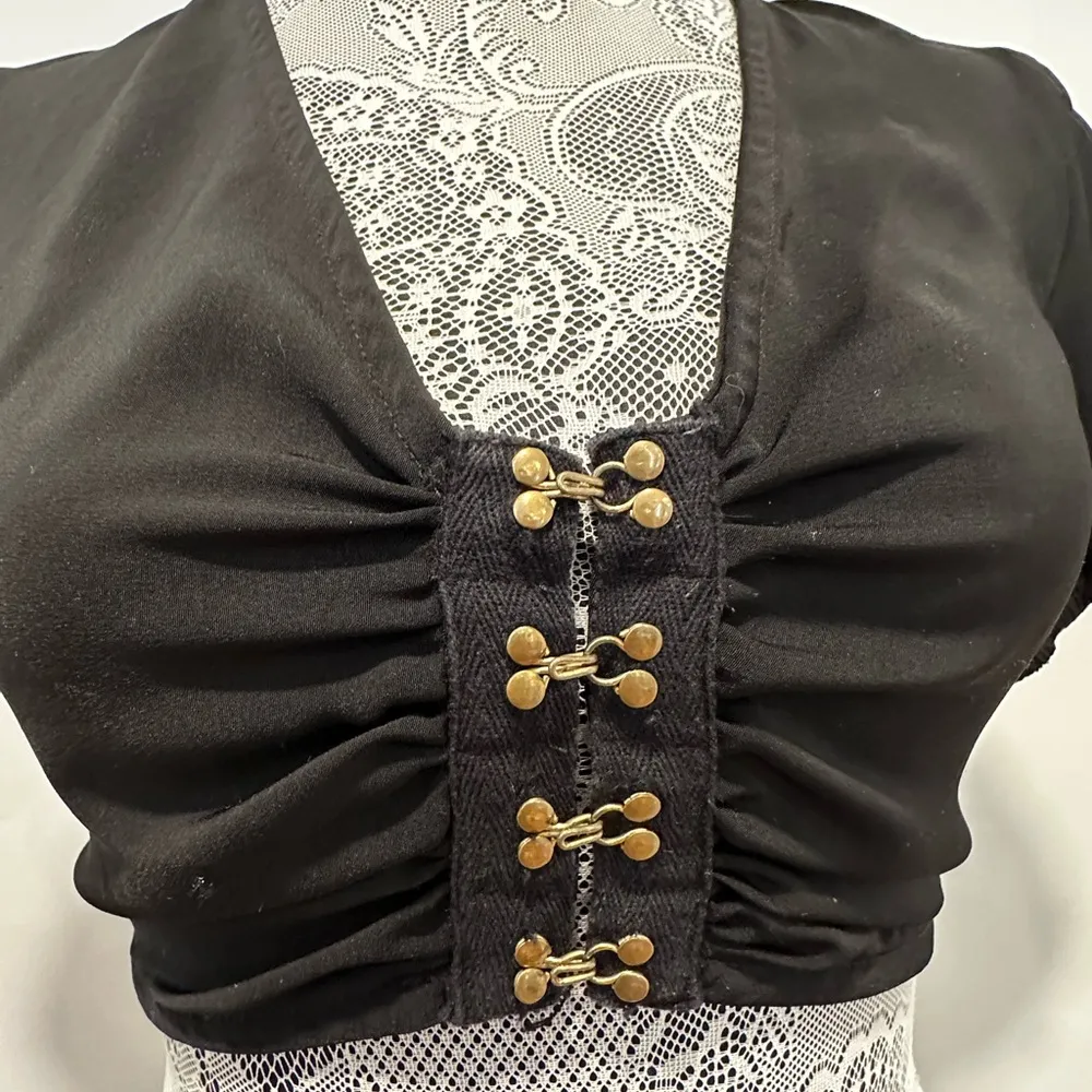 Women’s Charlie Crop Top in Black. Superdown Small. Metal Hook & Eye Puff Sleeve - Image 13