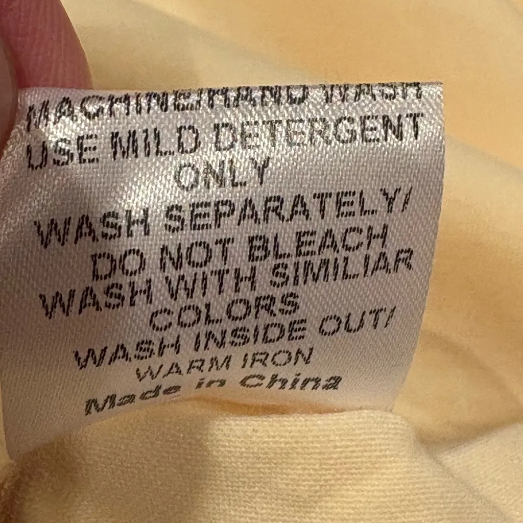 Women’s Cream Graphic T - Image 9