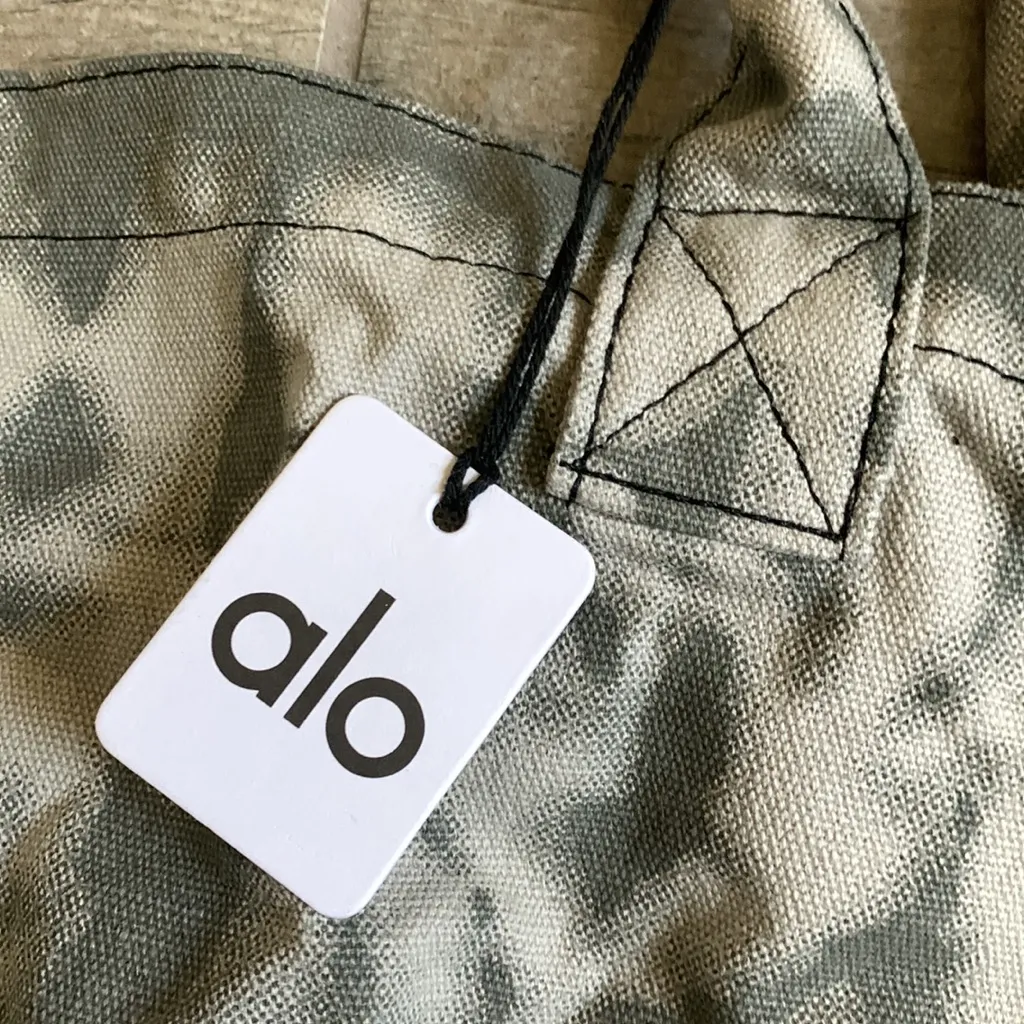 Alo tie dye tote - Image 6