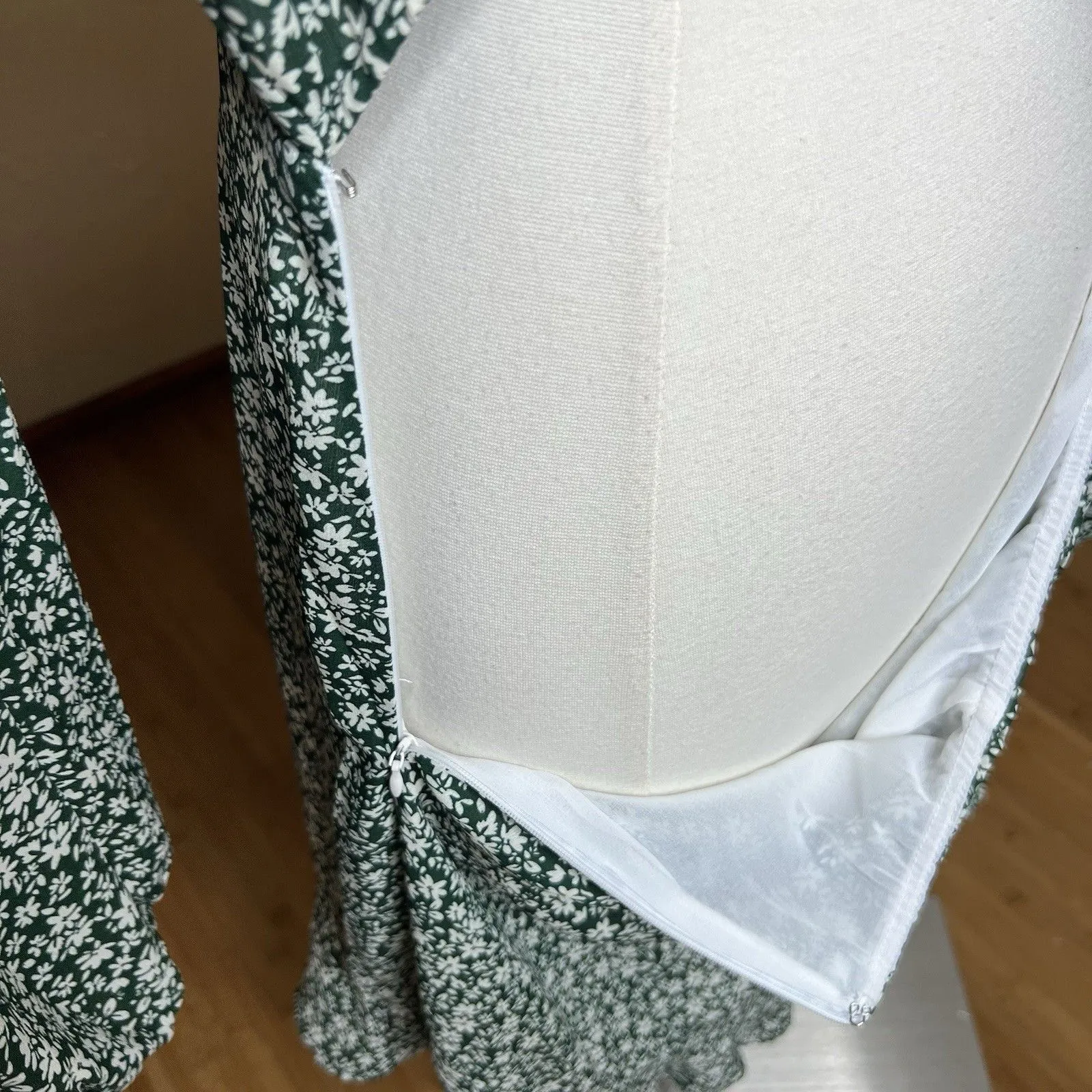 Lulus Mini Dress‎ XL Green Floral Ruffled Cut Out Back Long Sleeve - Image 9