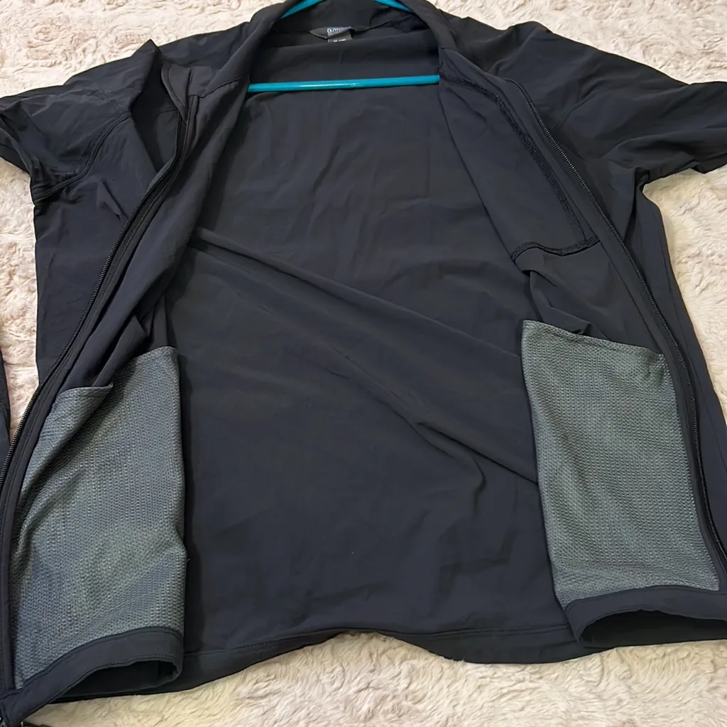 Size XL black outdoor research jacket - Image 8
