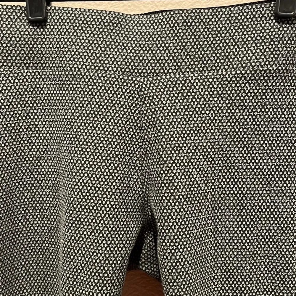 Loft Ann Taylor  Medium Gray and Black Patterned Leggings - Image 4