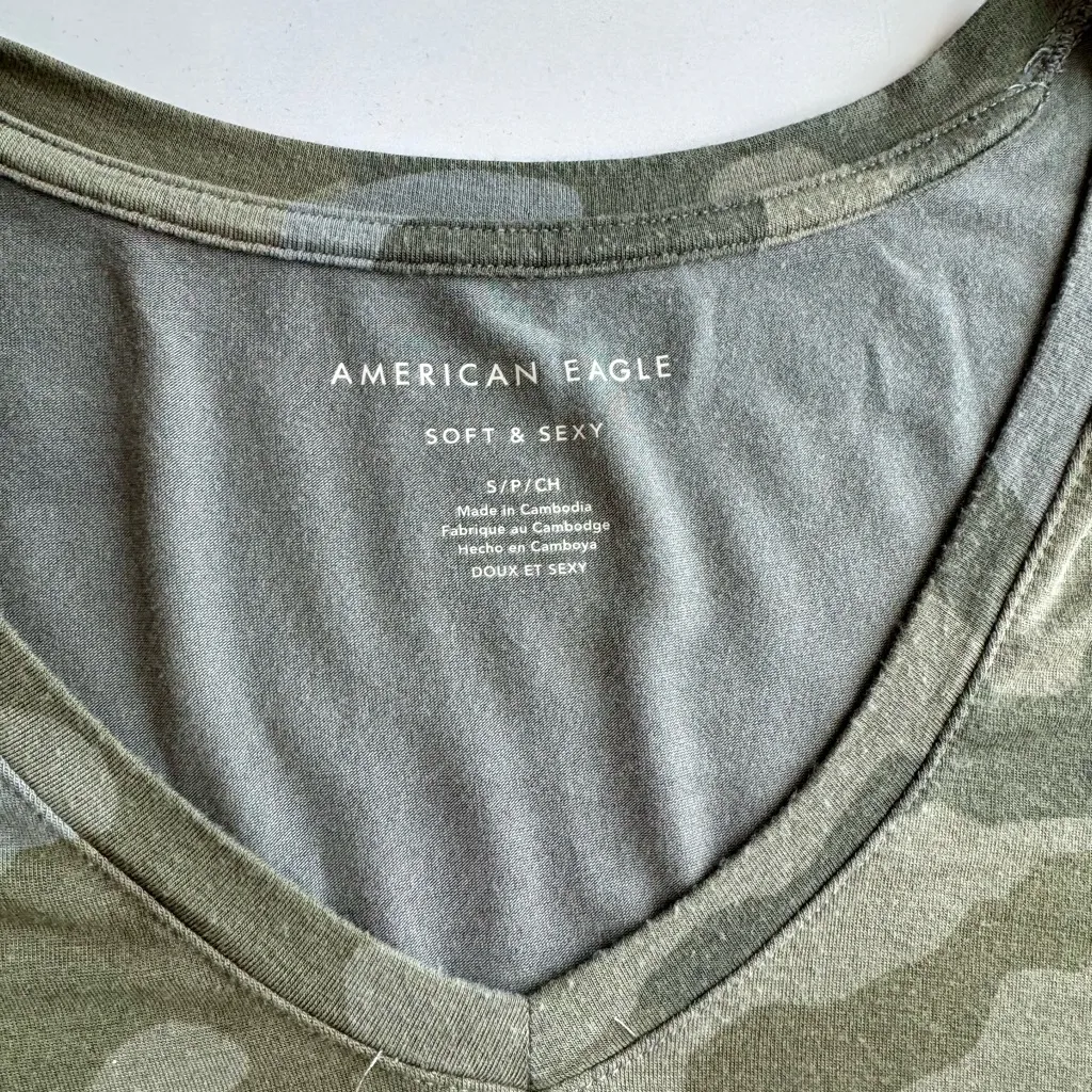 American Eagle Outfitters Soft & Sexy Oversized Camo V-Neck Tee Size S - Image 9