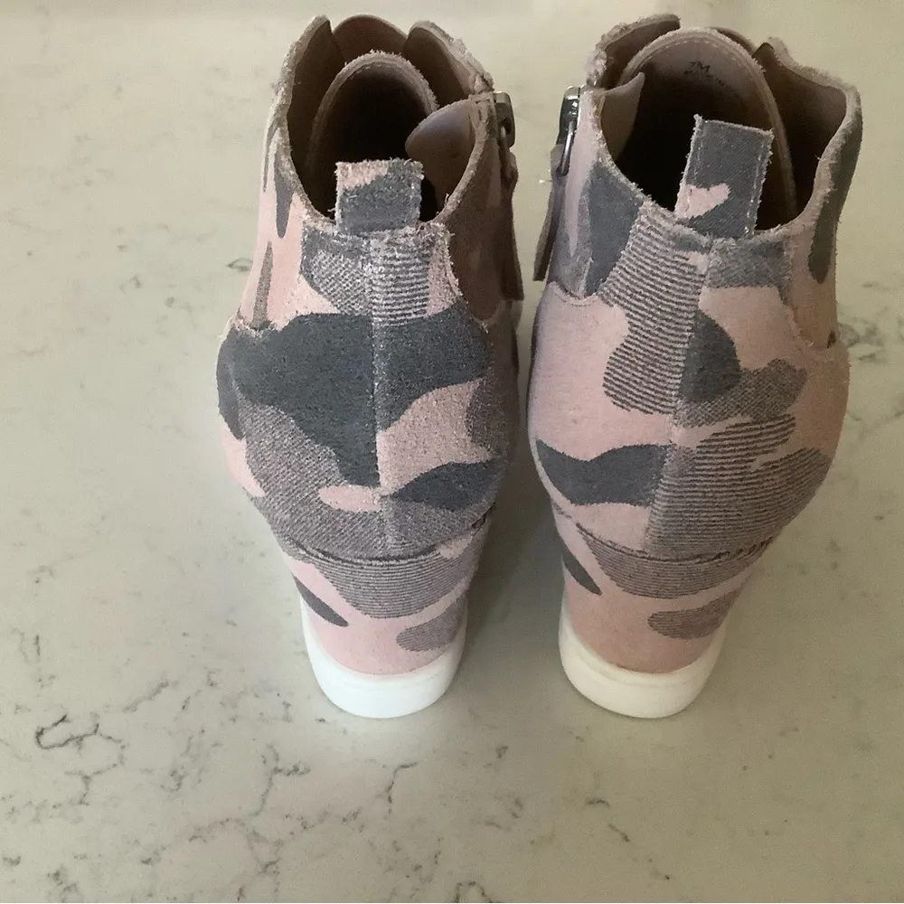 Linea Paolo wedge sneaker shoes size 7 Felicia platform shoes suede camouflage - Image 3