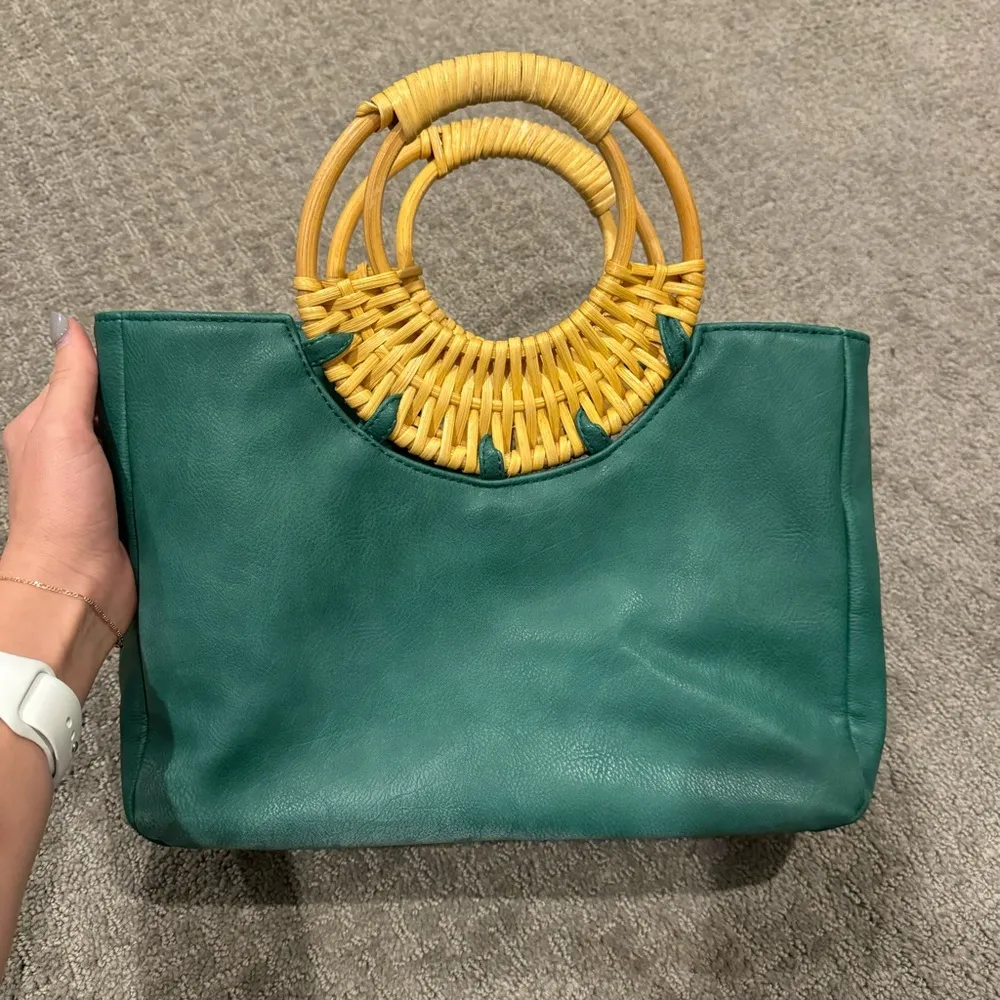 Rare Marianne Tote Bag Purse in Green - Image 3