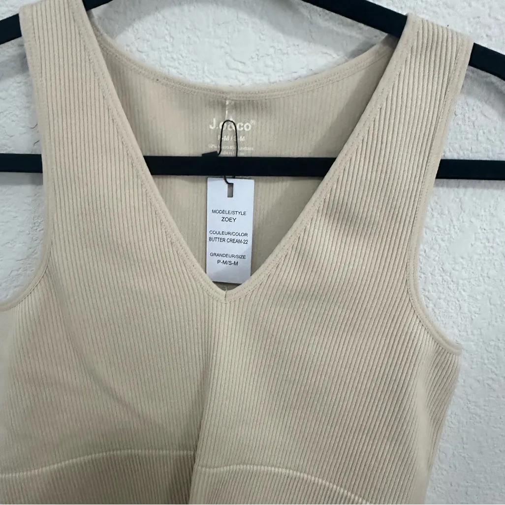 j.o&co Zoey Beige Ribbed Knit Cropped V Neck Tank Top Small/Medium NEW Tan - Image 3