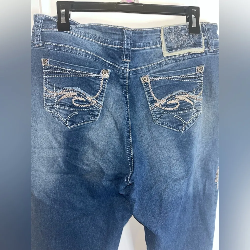 Cato Y2K Denim ContrastStitching EmbroiderDistressed MidRise Waist Capri Jean 14 - Image 5