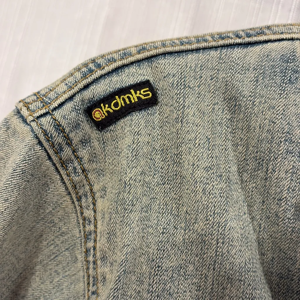 Akademiks  Denim Jacket with Pink Embroidery and Graphics - Image 5
