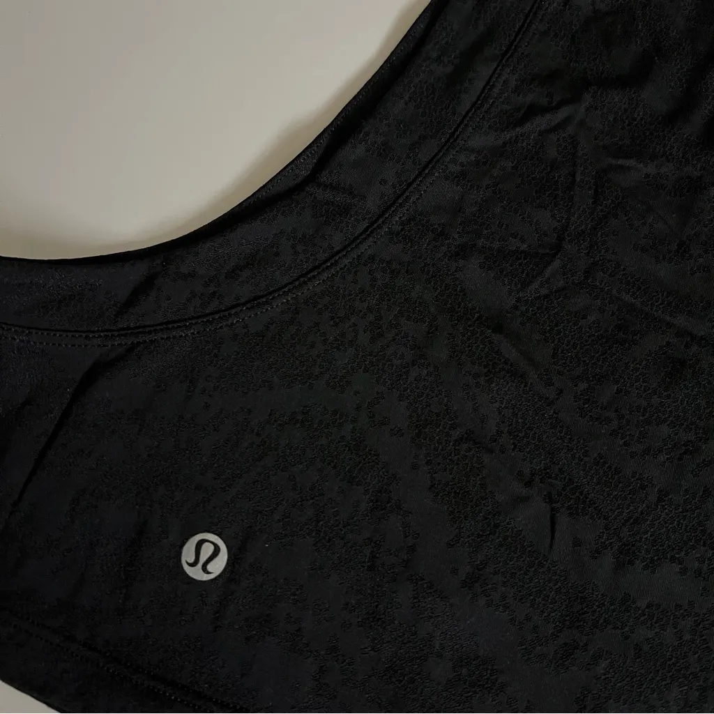 Women’s Lululemon Athletica Black Sleeveless Muscle Tank Crop Top Workout Gym - Image 3