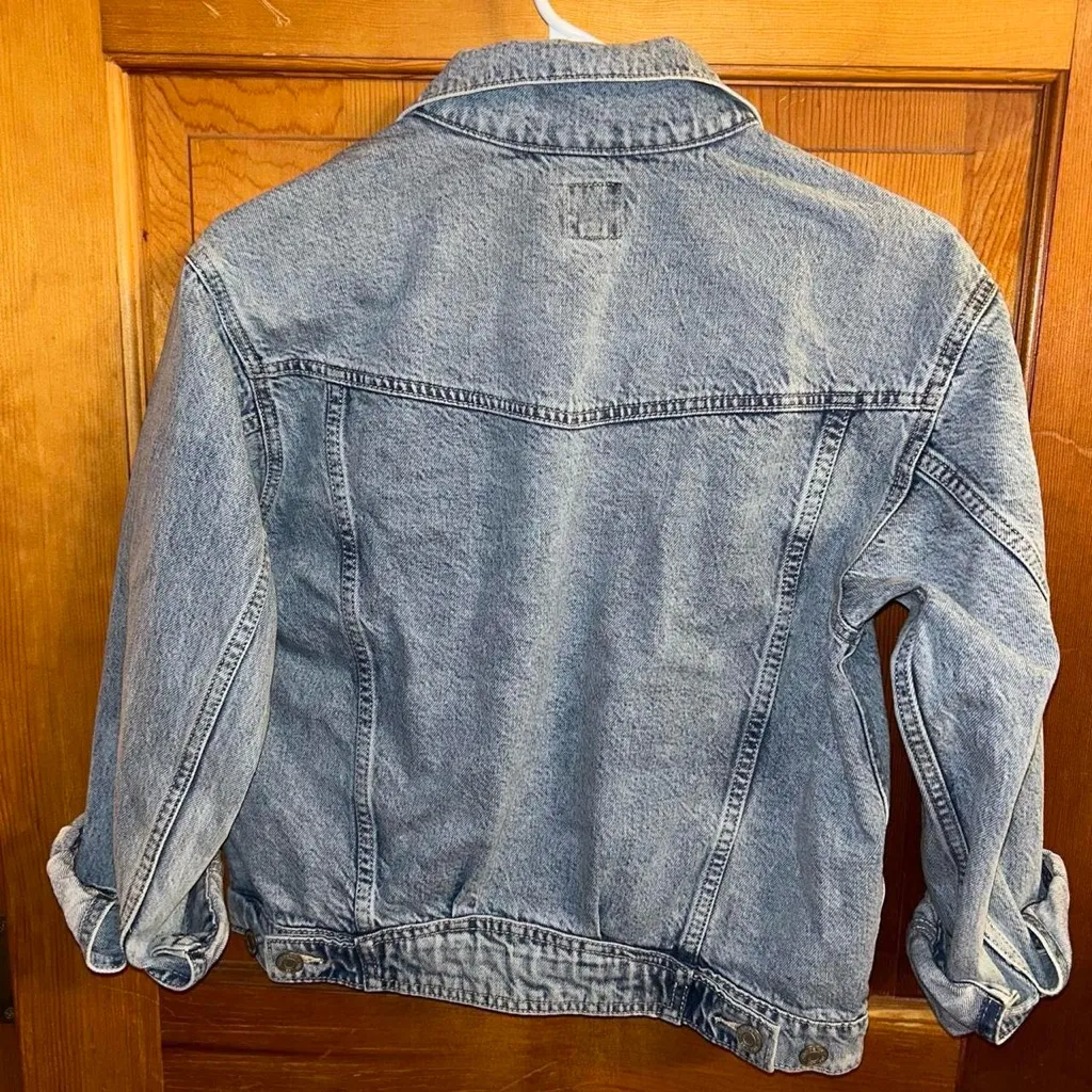 NWOT GAP Women's Light Blue Jean Jacket Medium - Image 3