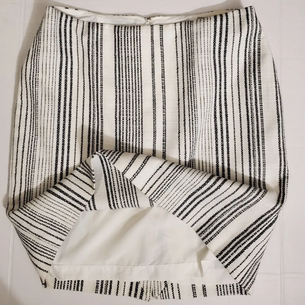 🔥SALE🔥White House Black Market White Striped Skirt 10 - Image 4