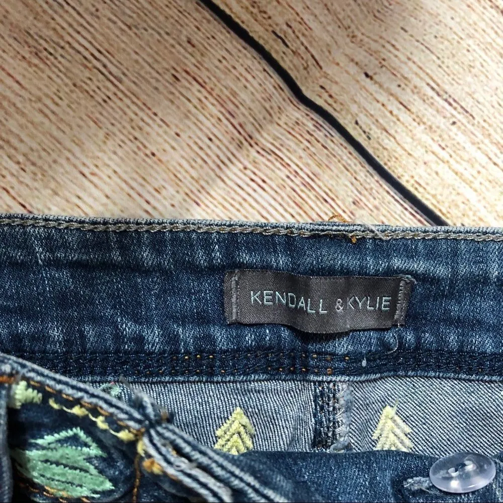 KENDALL & KYLIE TRIBAL DENIM JEAN LACE UP SHORTS - Image 4