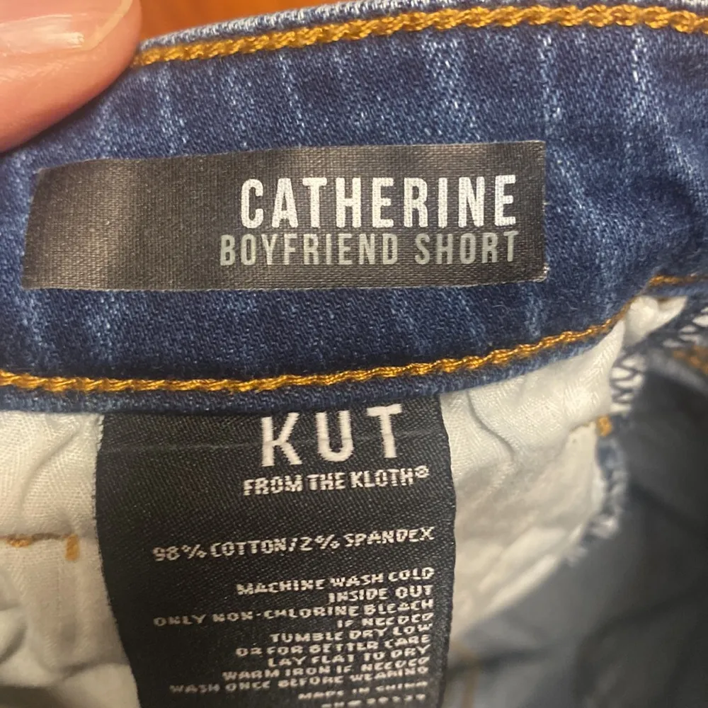 Kut  from the Kloth Catherine boyfriend denim shorts size 00 - Image 3