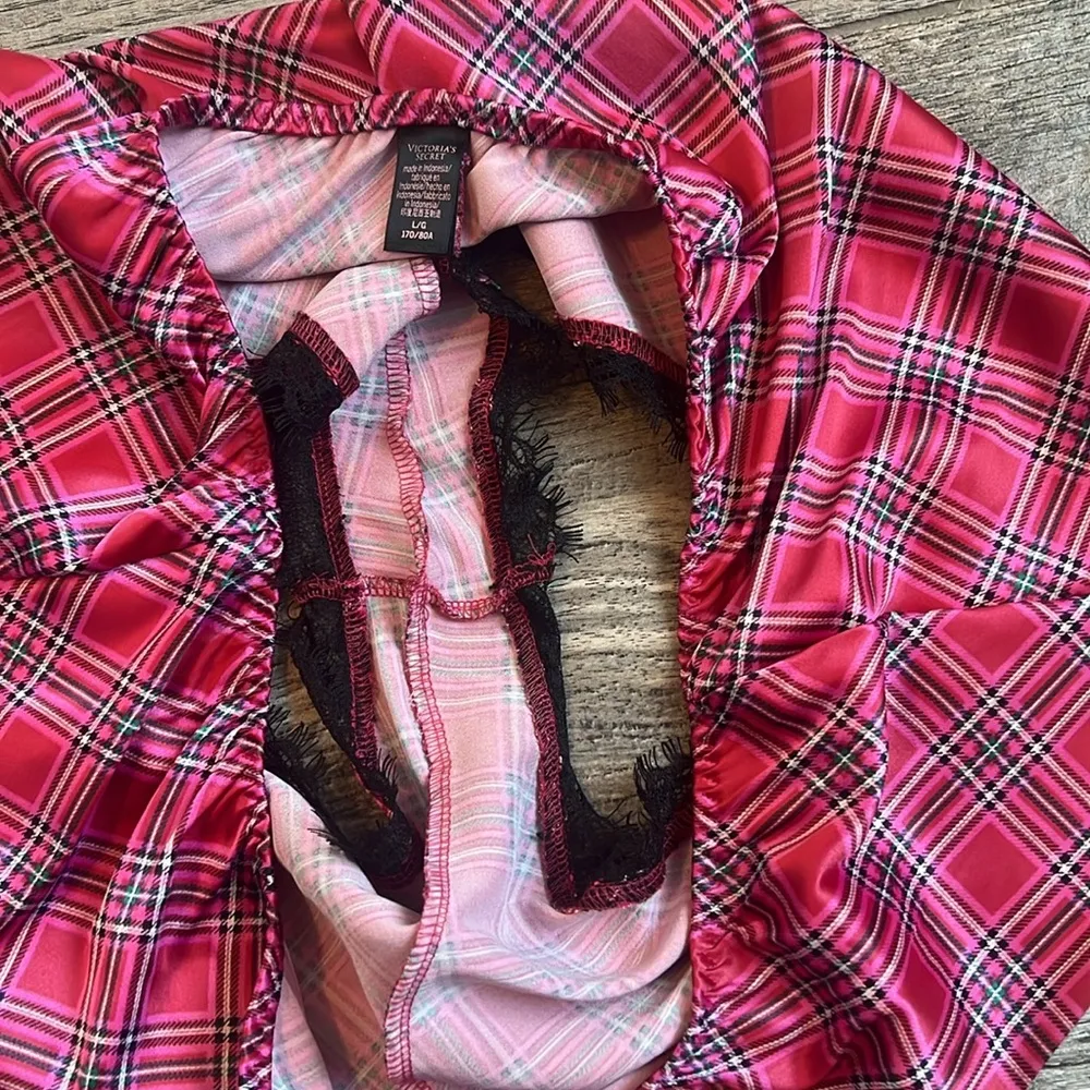 Victoria's Secret Women's L Pants/Top Pajama Set 2-Piece Christmas White #66 - Image 7