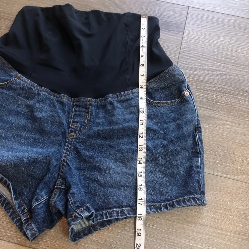 Isabel Maternity By Ingrid & Isabel Over The Belly MIDI Jean Shorts Size Medium - Image 6