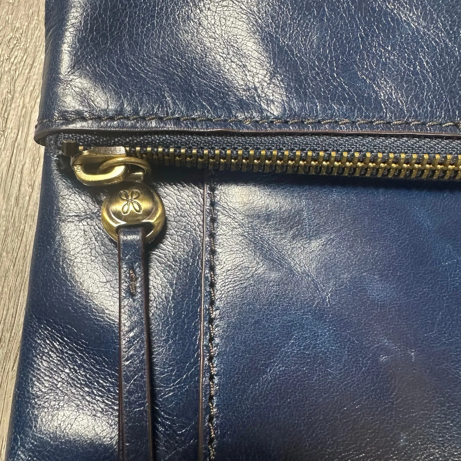 Hobo Navy Blue Leather Crossbody Bag - Image 4