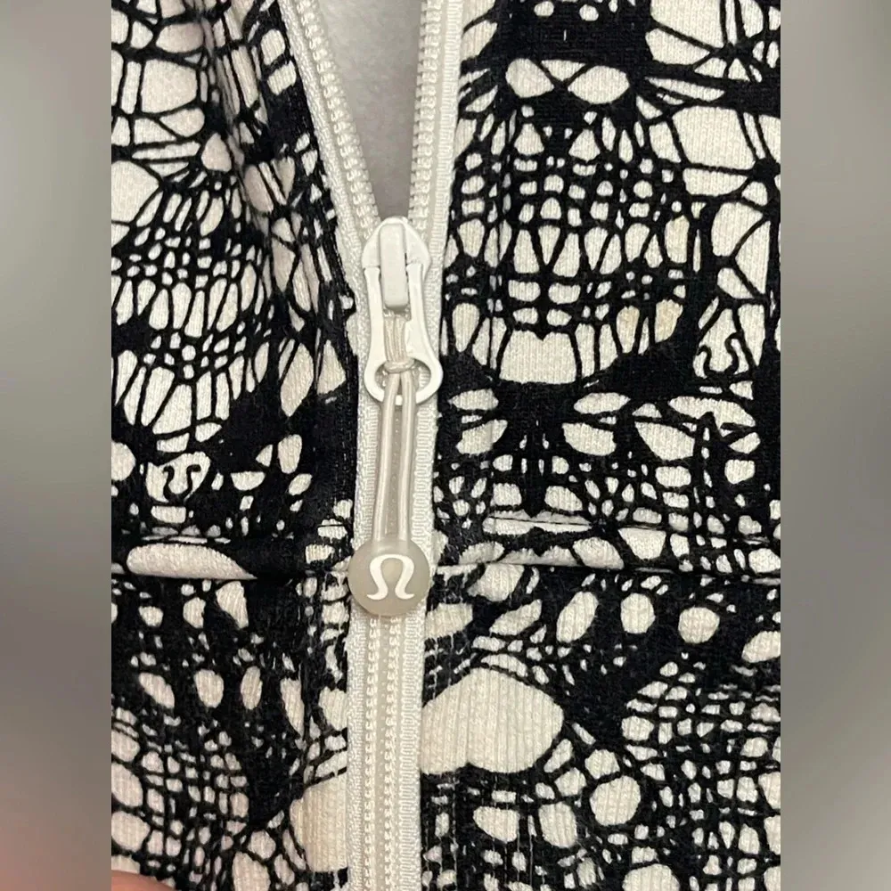 Lululemon Scuba Hoodie Full Zip White Black Glacier Lace Size 8 EUC limited edt - Image 6