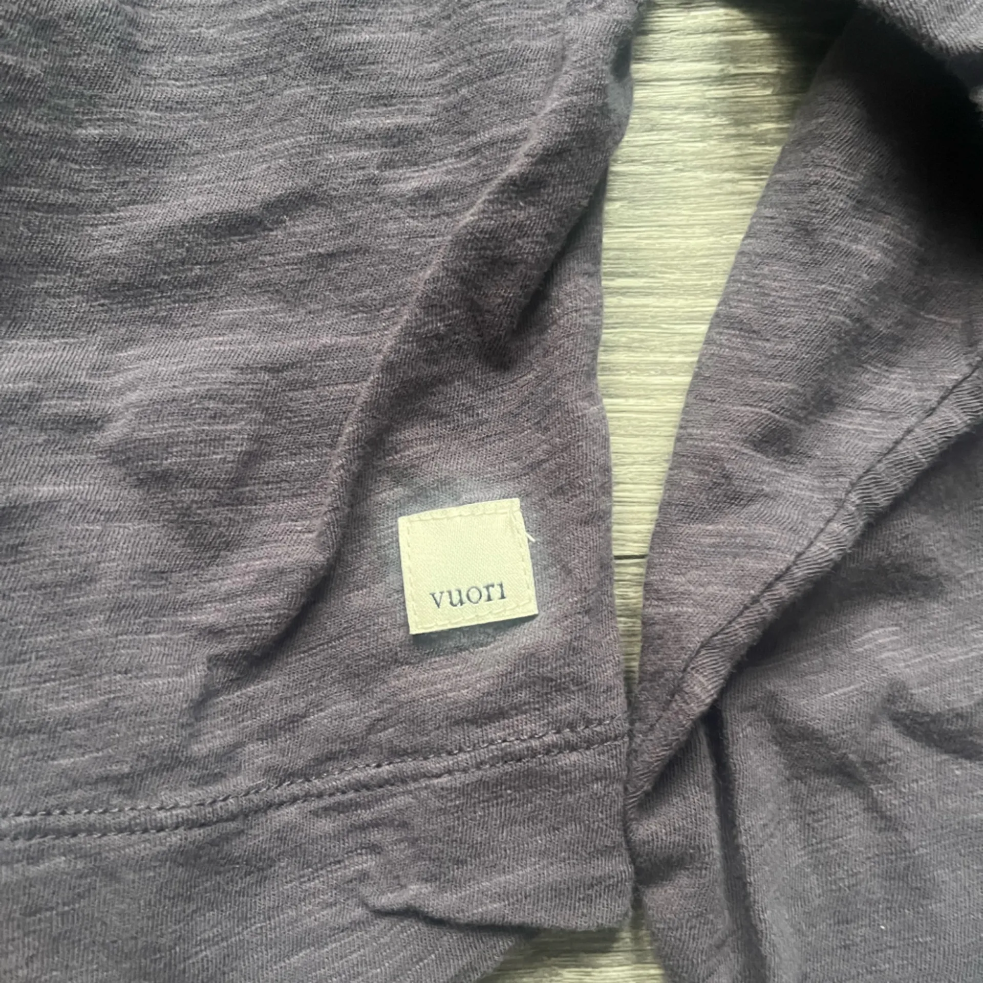 Vuori Gray Long Sleeve Cropped Crew Neck Relaxed Casual Active Top Size M/L - Image 3