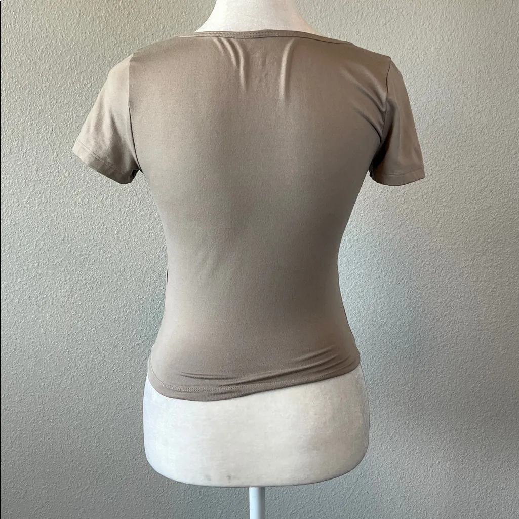 Hollister Beige Square Neck Crop Top Size XS - Image 3