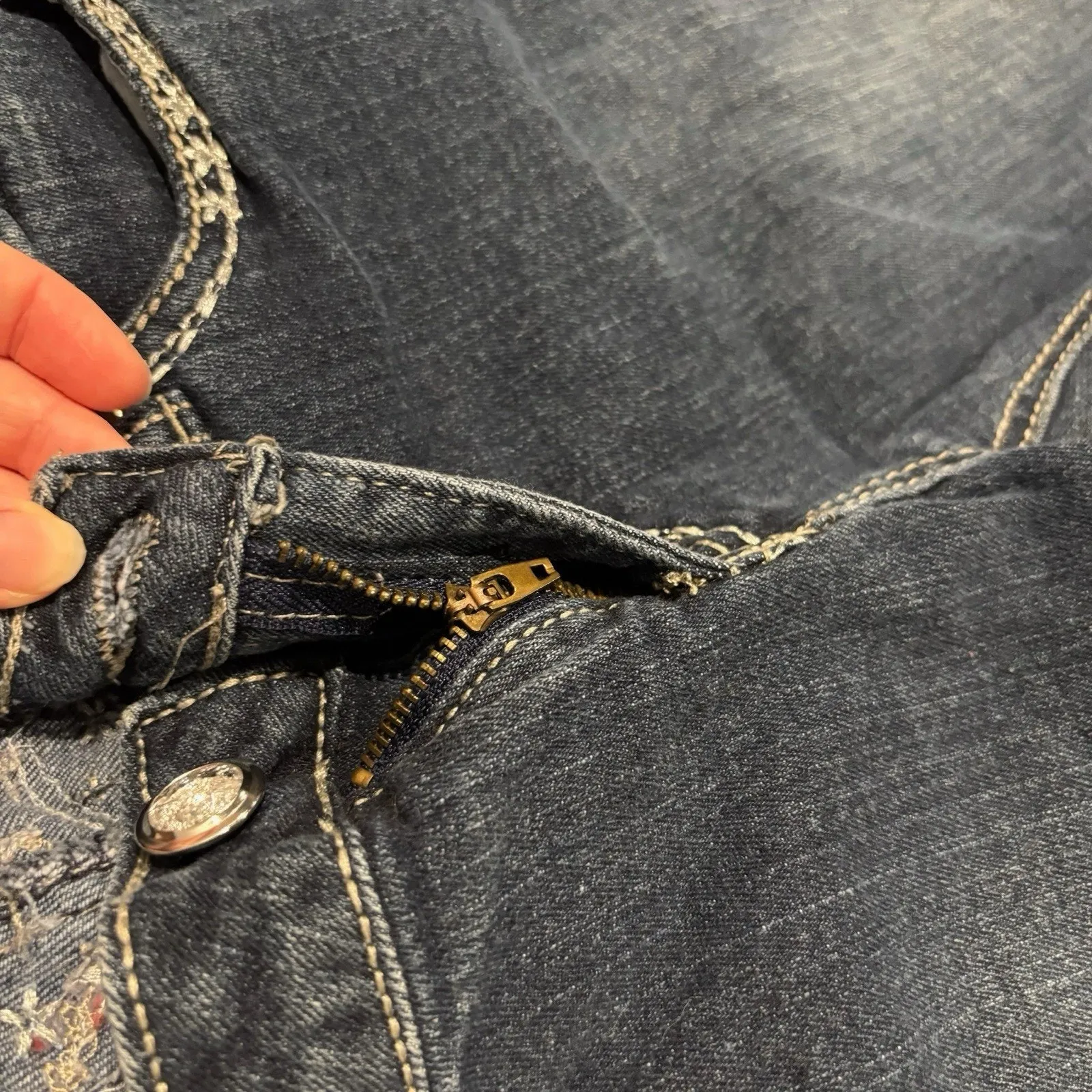 Premiere Women’s skinny Bootcut Jeans Embroidered Bling Studded Rue21 size 5/6 Blue - Image 6