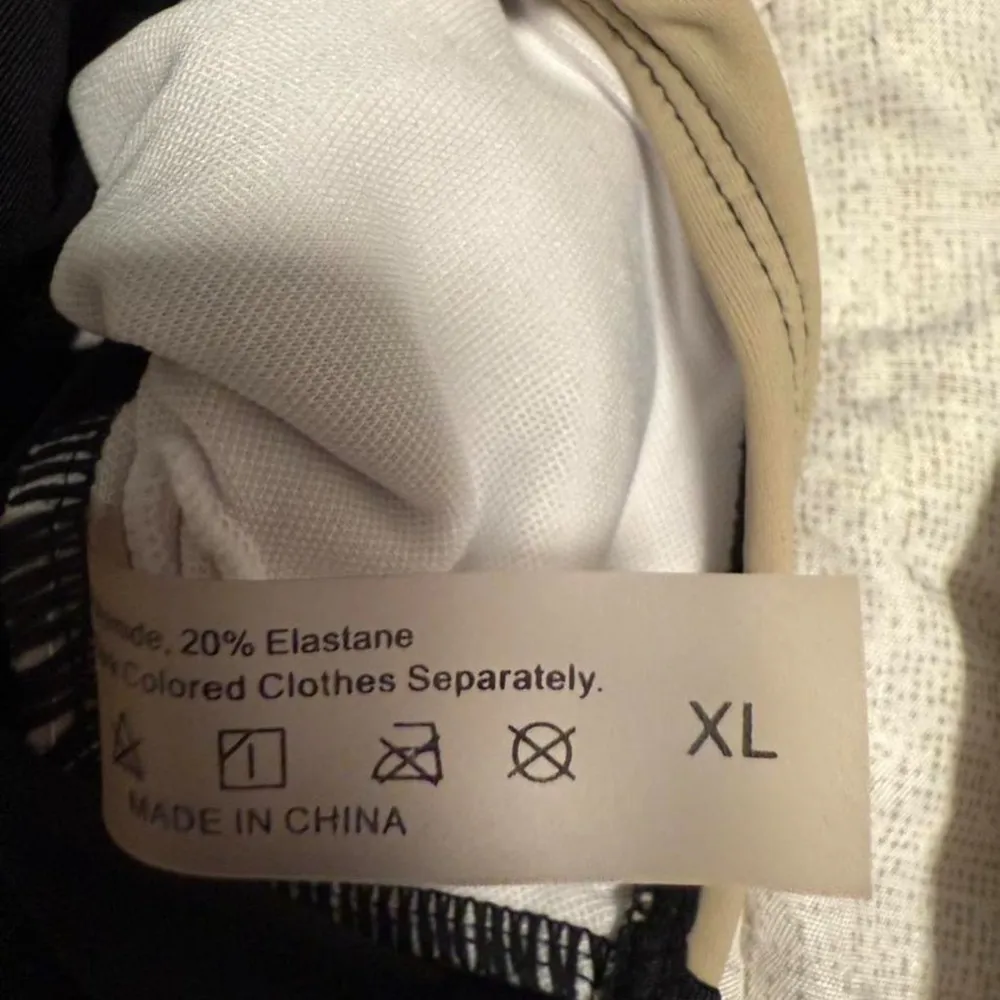 Colorblock Black and Beige high neck sports bra - Image 6