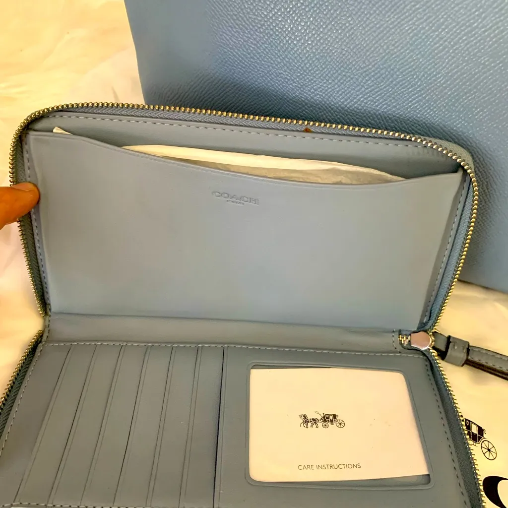 Coach  Gallery Tote Bag and Wallet Set - Image 5